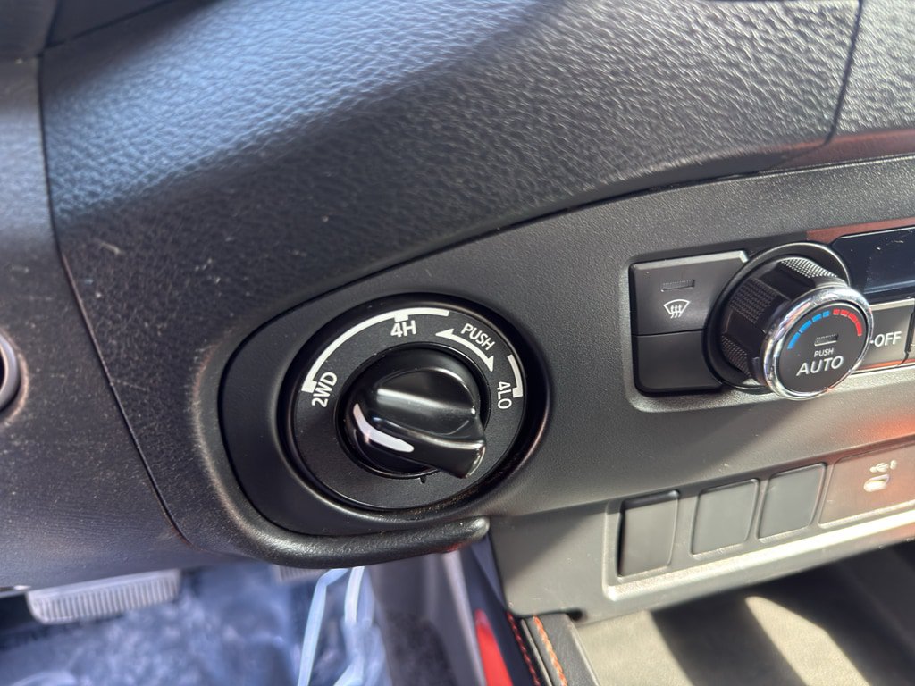 Used 2023 Nissan Frontier PRO-4X w/ Tow Package AWD/4WD image 15