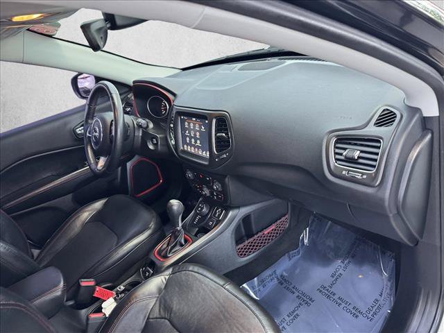 Used 2018 Jeep Compass Trailhawk w/ Leather Interior Group AWD/4WD image 19