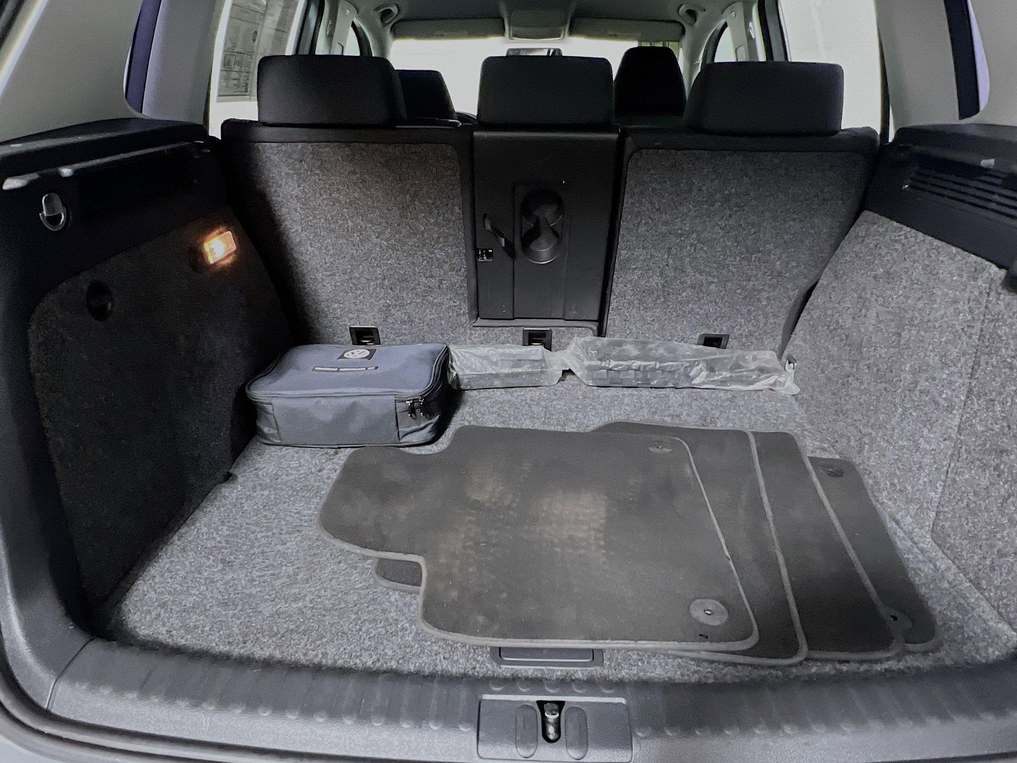 Used 2010 Volkswagen Tiguan S image 32