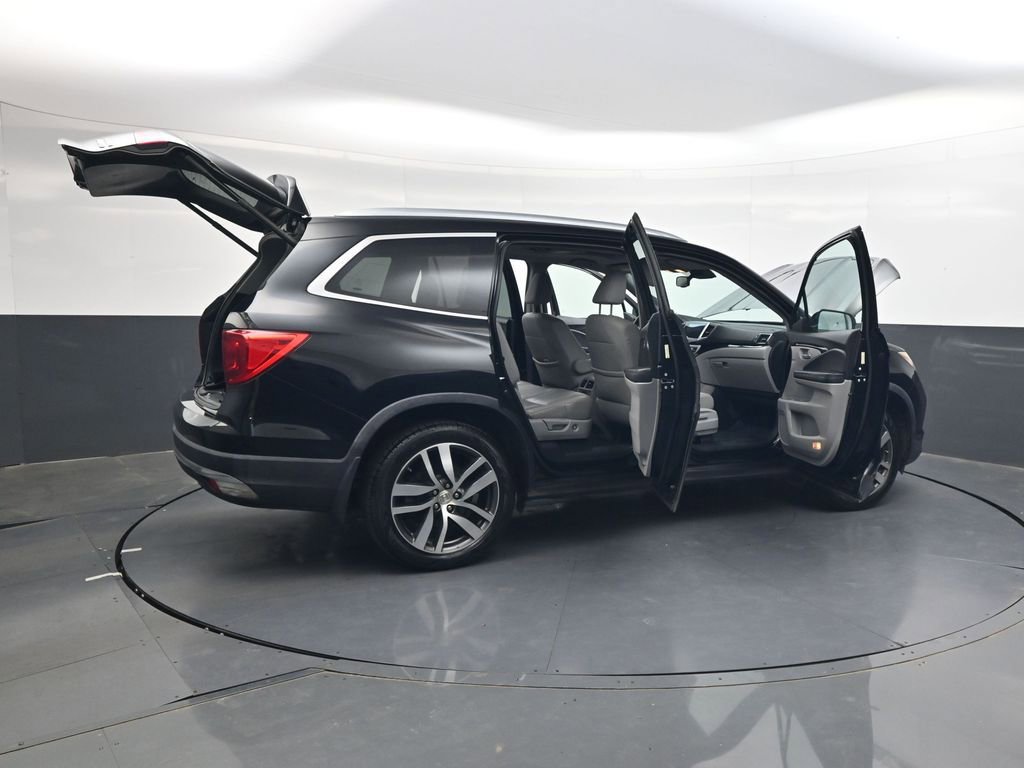 Used 2016 Honda Pilot Touring image 32