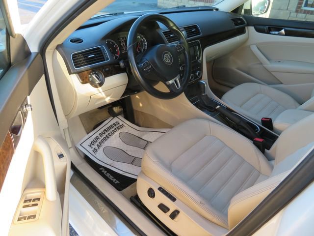 Used 2015 Volkswagen Passat 3.6 SEL Premium FWD image 20