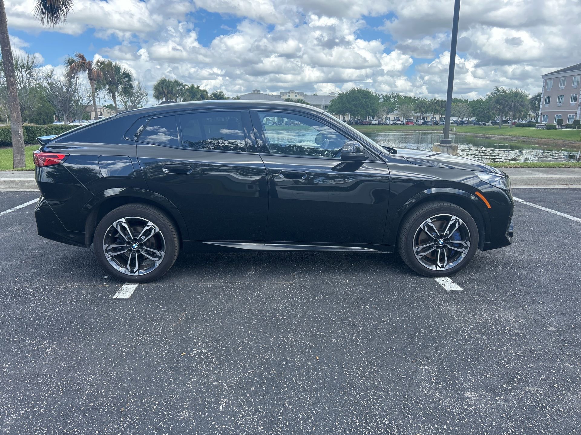 Certified 2025 BMW X2 xDrive28i image 2