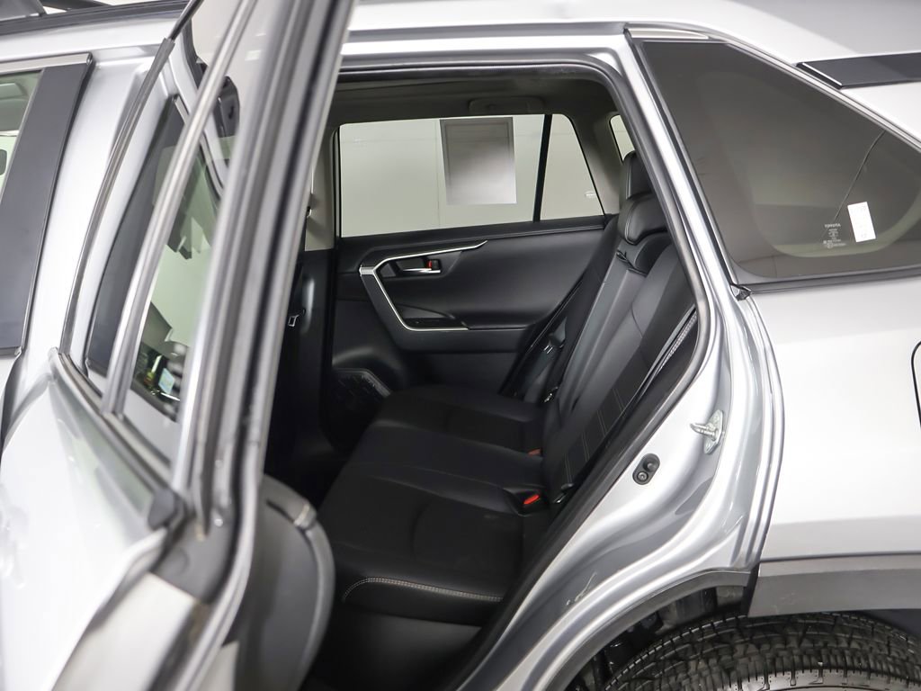 Used 2022 Toyota RAV4 Limited image 32