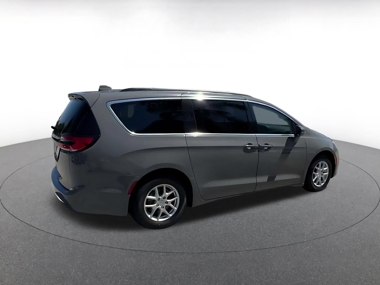 Used 2022 Chrysler Pacifica Touring-L FWD image 12