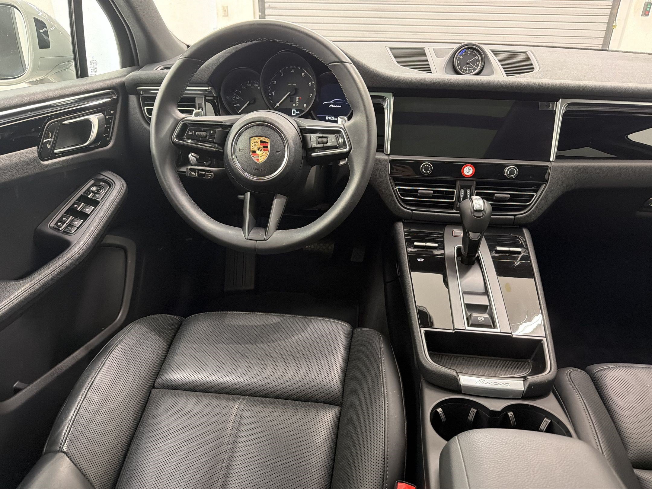 Used 2026 Porsche Macan AWD/4WD image 29