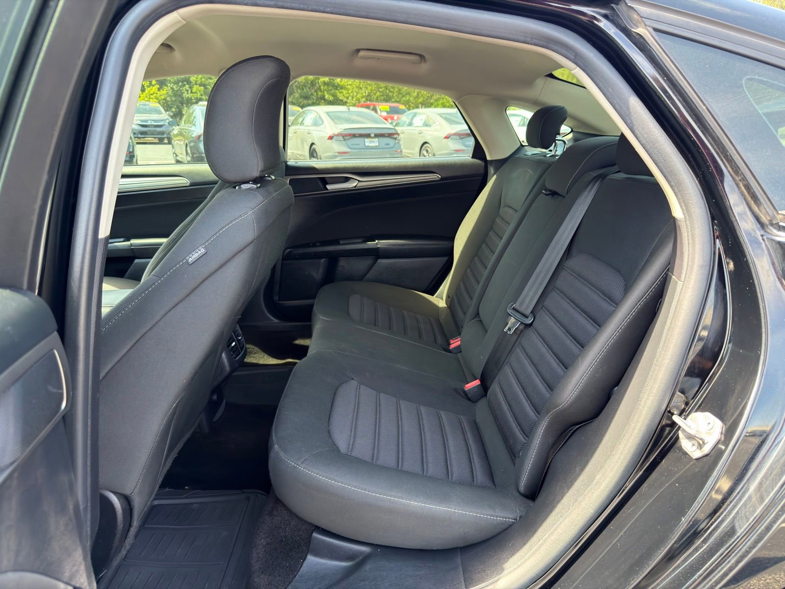 Used 2018 Ford Fusion SE w/ Fusion SE Technology Package FWD image 22
