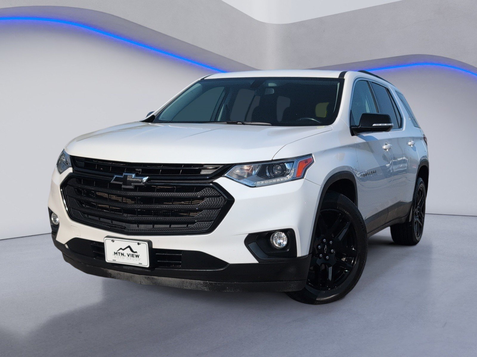 Used 2020 Chevrolet Traverse LT w/ LPO, Blackout Package AWD/4WD image 2