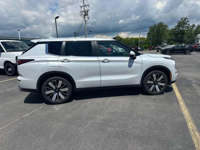Used 2025 Mitsubishi Outlander SE AWD/4WD image 12