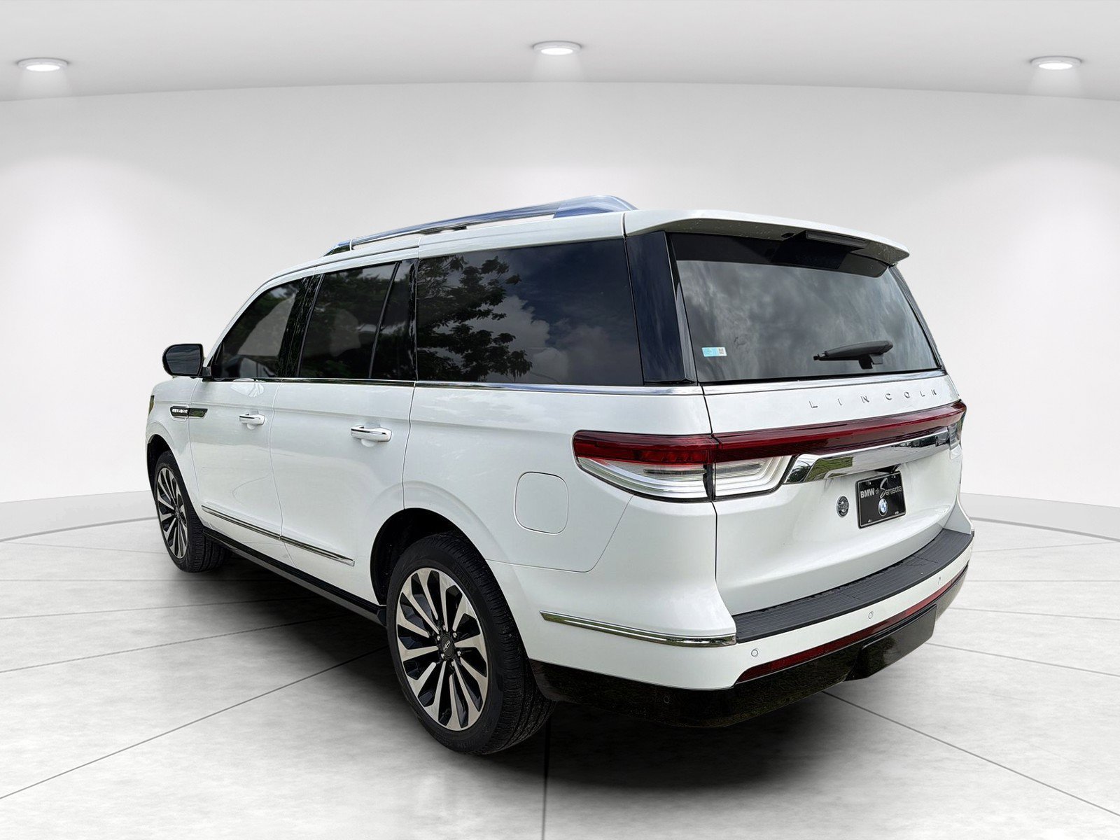 Used 2023 Lincoln Navigator Reserve AWD/4WD image 6