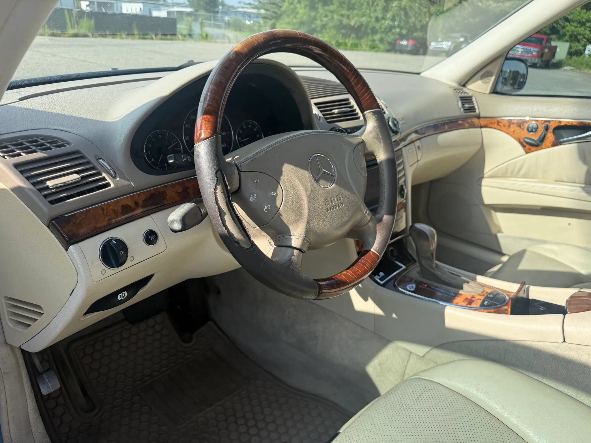 Used 2004 Mercedes-Benz E 500 4MATIC Sedan image 17