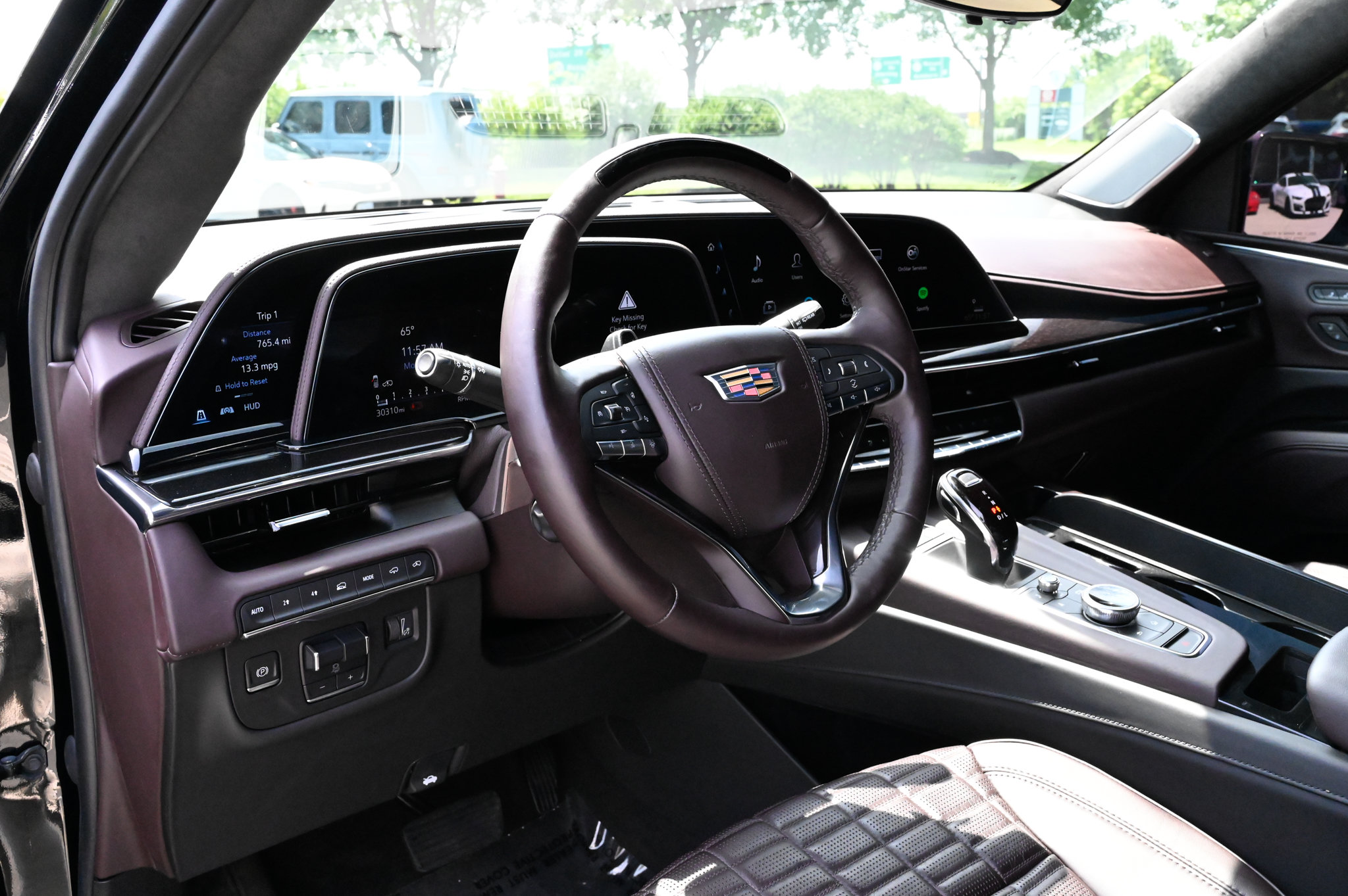 Used 2023 Cadillac Escalade ESV Sport Platinum w/ LPO, ONYX Package AWD/4WD image 17