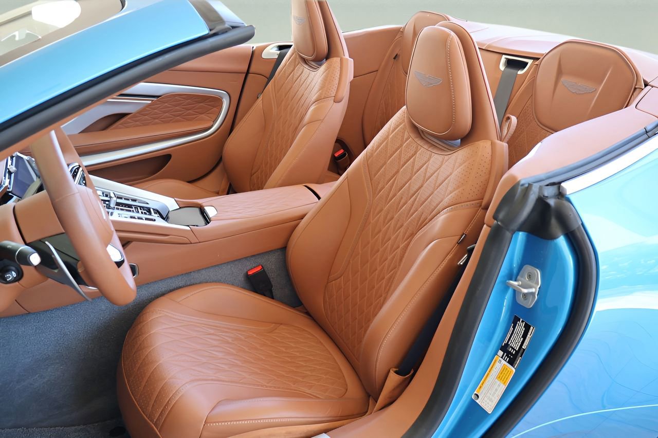 Used 2024 Aston Martin DB12 Convertible image 13