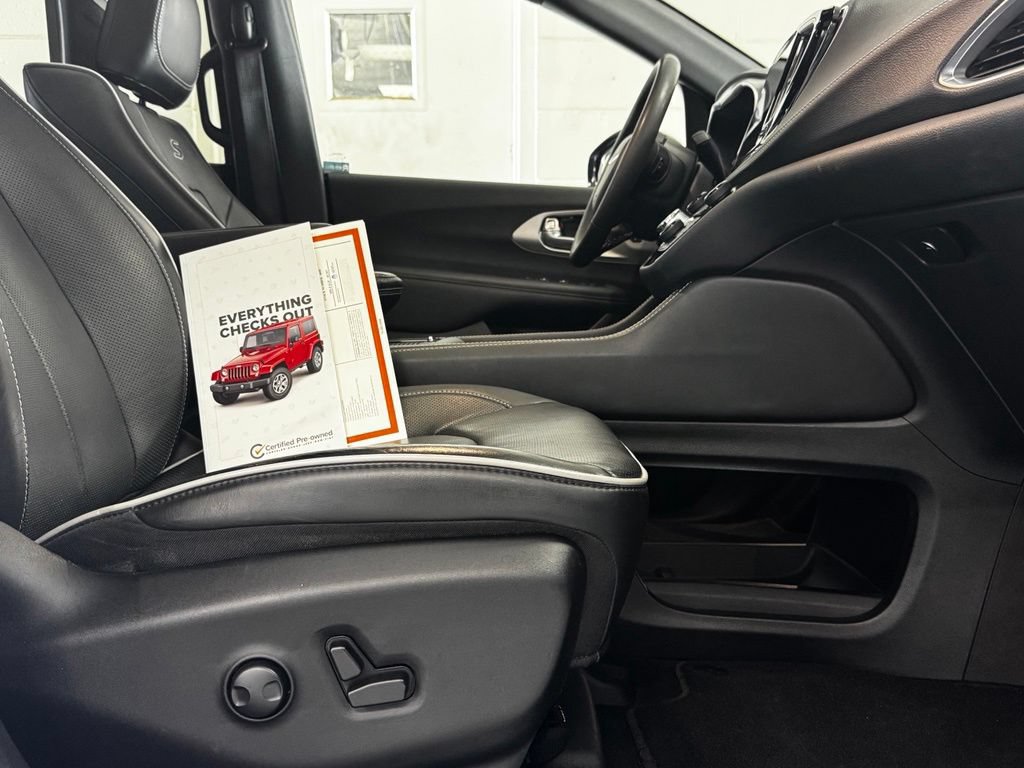 Certified 2023 Chrysler Pacifica Limited w/ Uconnect Theater Family Group FWD image 11