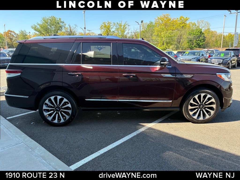Used 2023 Lincoln Navigator Reserve AWD/4WD image 9