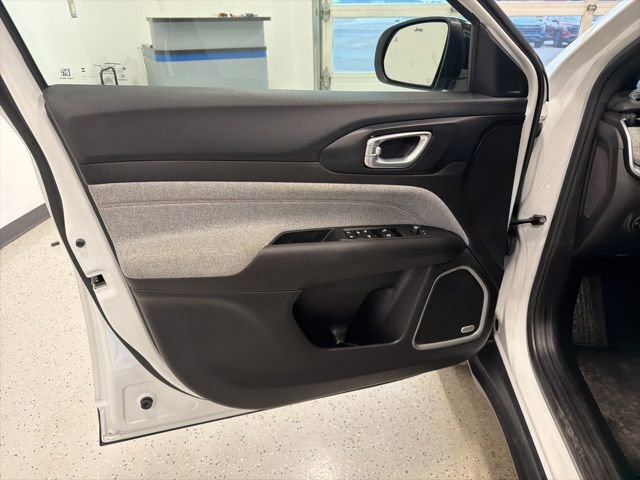 Used 2023 Jeep Compass Latitude w/ Sun and Sound Group image 38