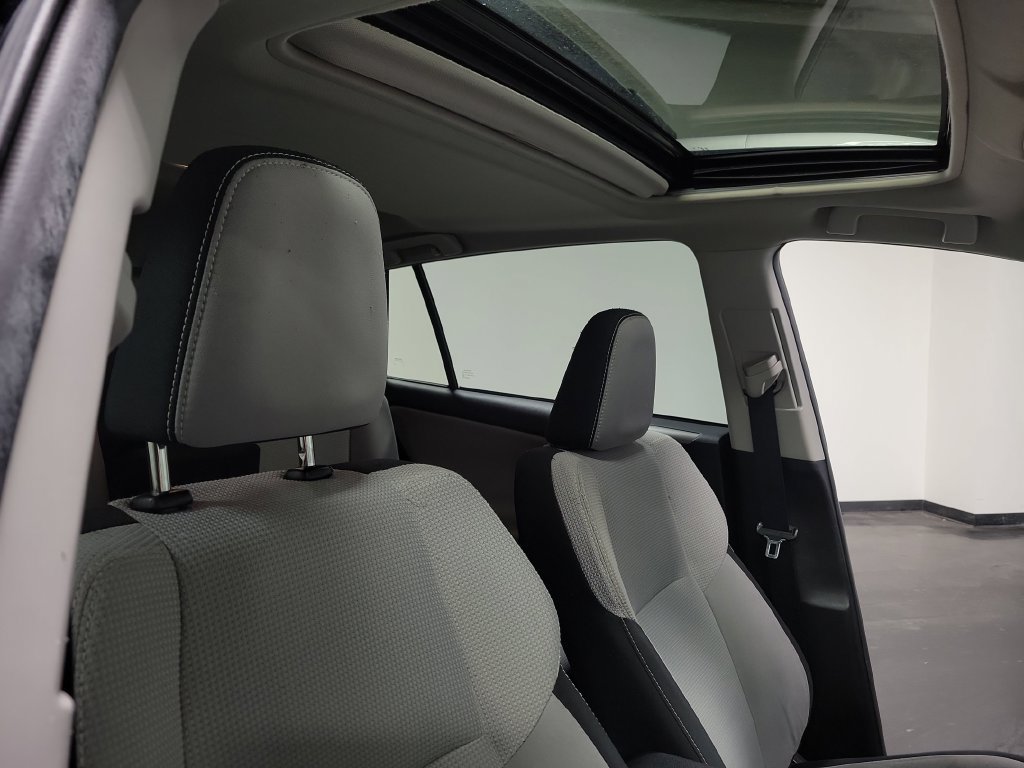 Used 2018 Toyota RAV4 XLE AWD/4WD image 34