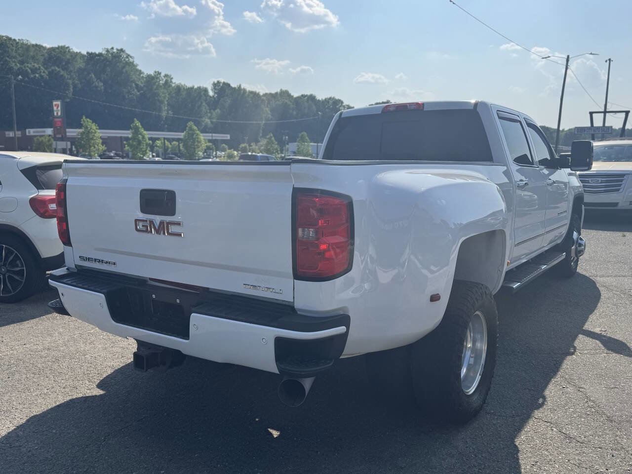 Used 2017 GMC Sierra 3500 Denali w/ Duramax Plus Package RWD image 5