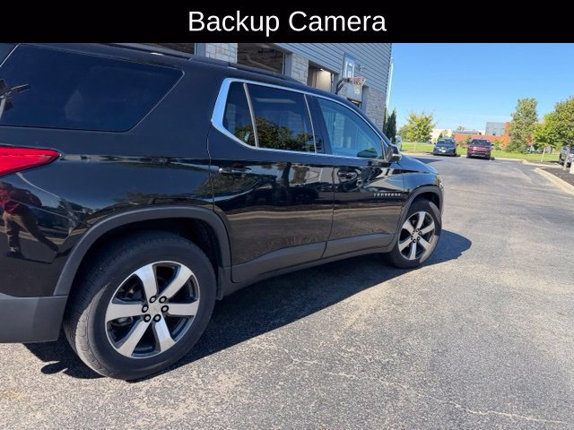 Used 2019 Chevrolet Traverse LT w/ LT Premium Package AWD/4WD image 4