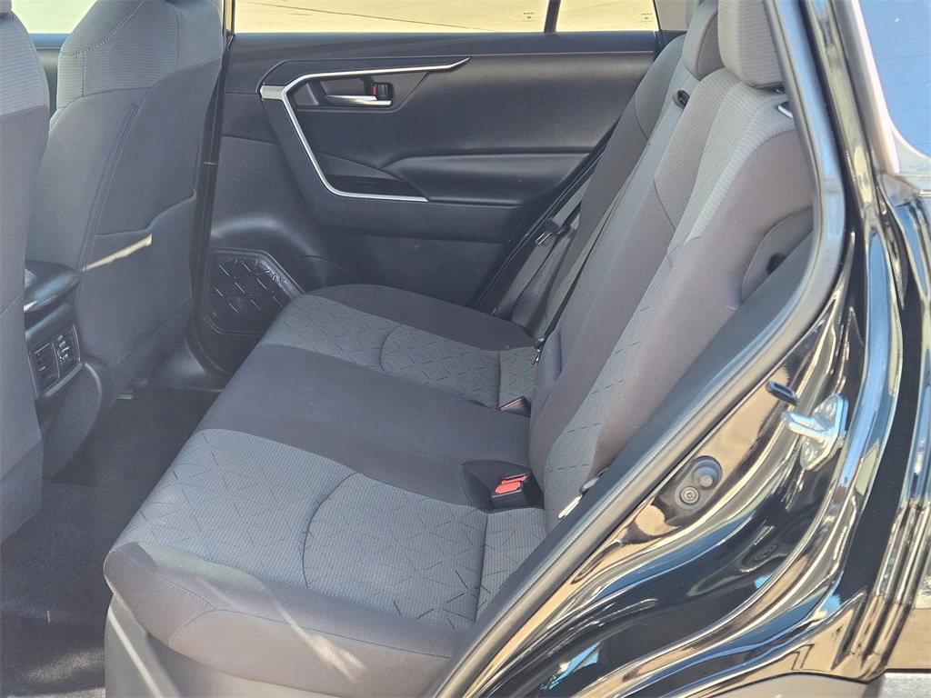 Used 2021 Toyota RAV4 XLE image 17