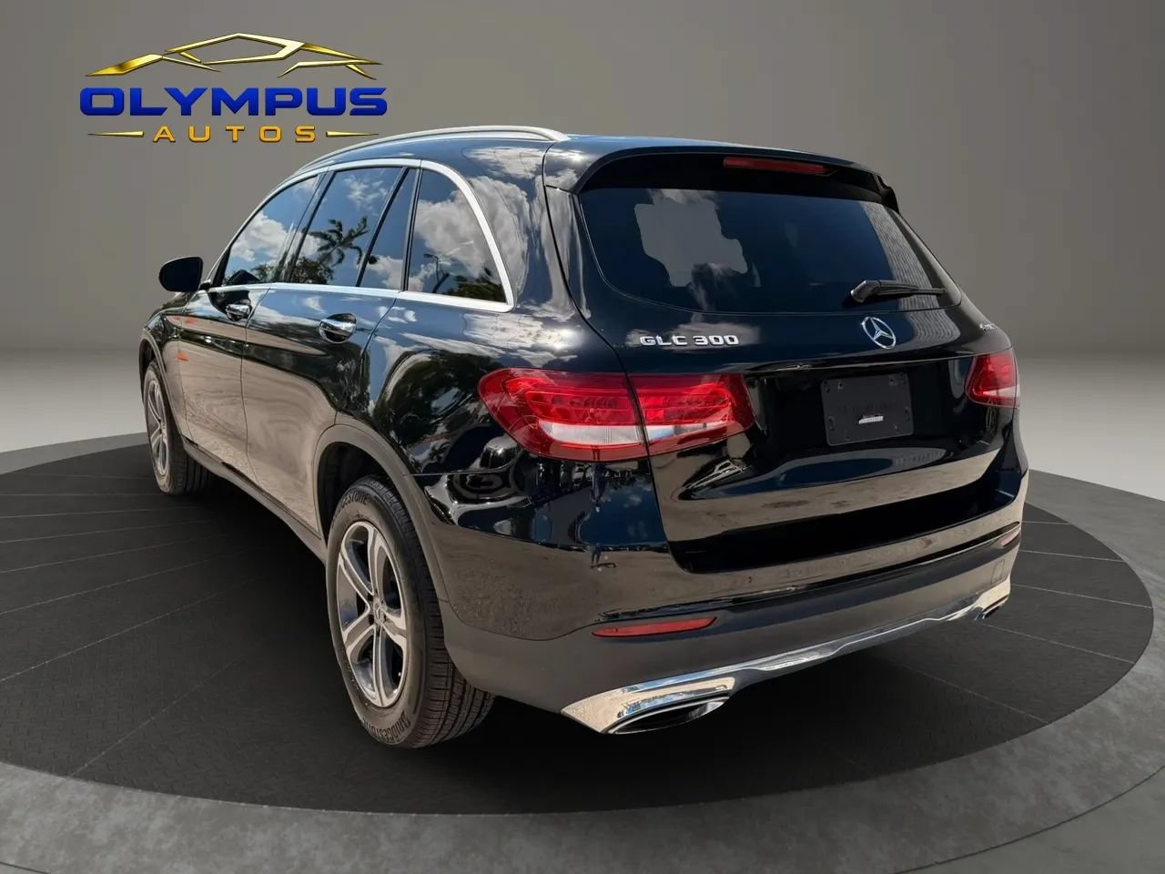 Used 2019 Mercedes-Benz GLC 300 4MATIC w/ Premium Package image 5