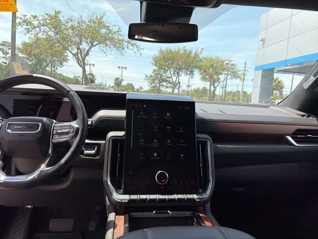 Used 2025 GMC Yukon Denali RWD image 11