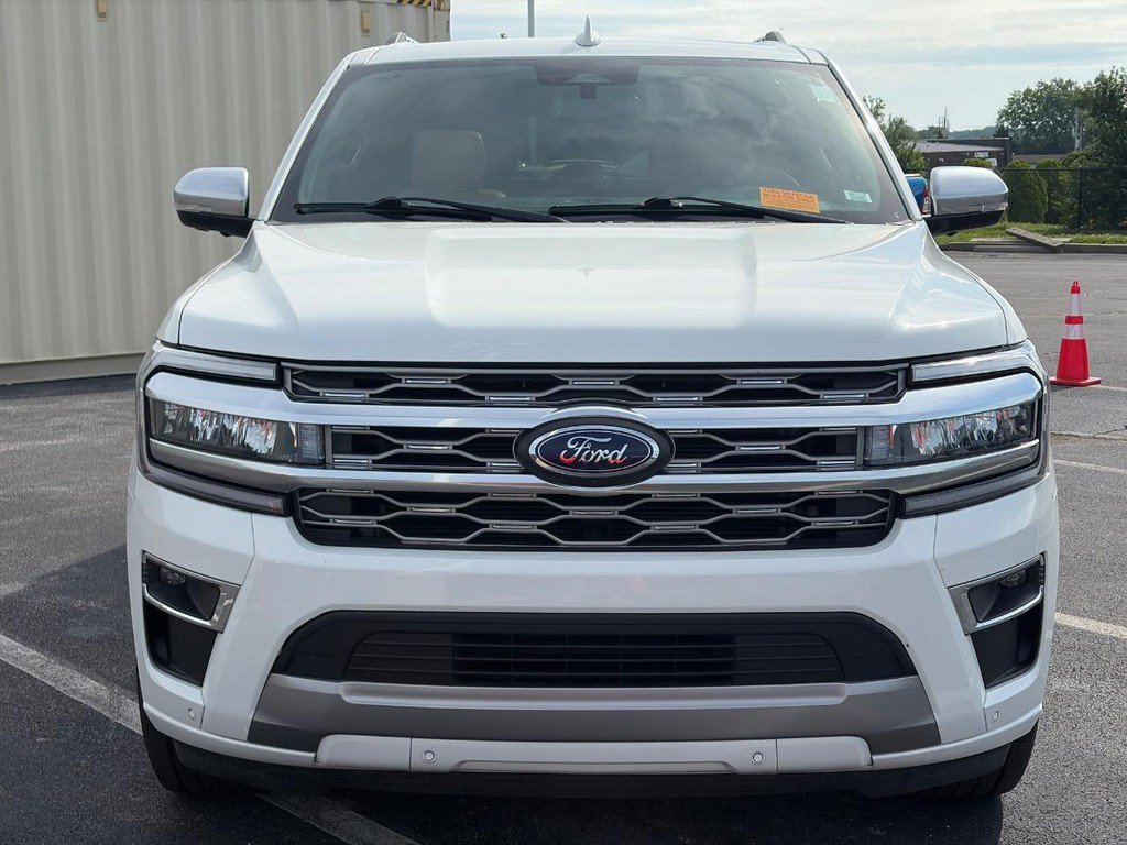Used 2024 Ford Expedition Platinum AWD/4WD image 2