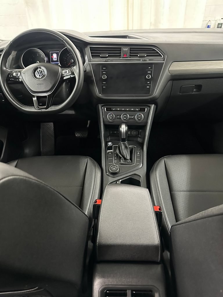 Used 2020 Volkswagen Tiguan SE w/ 3rd Row Seat Package AWD/4WD image 23