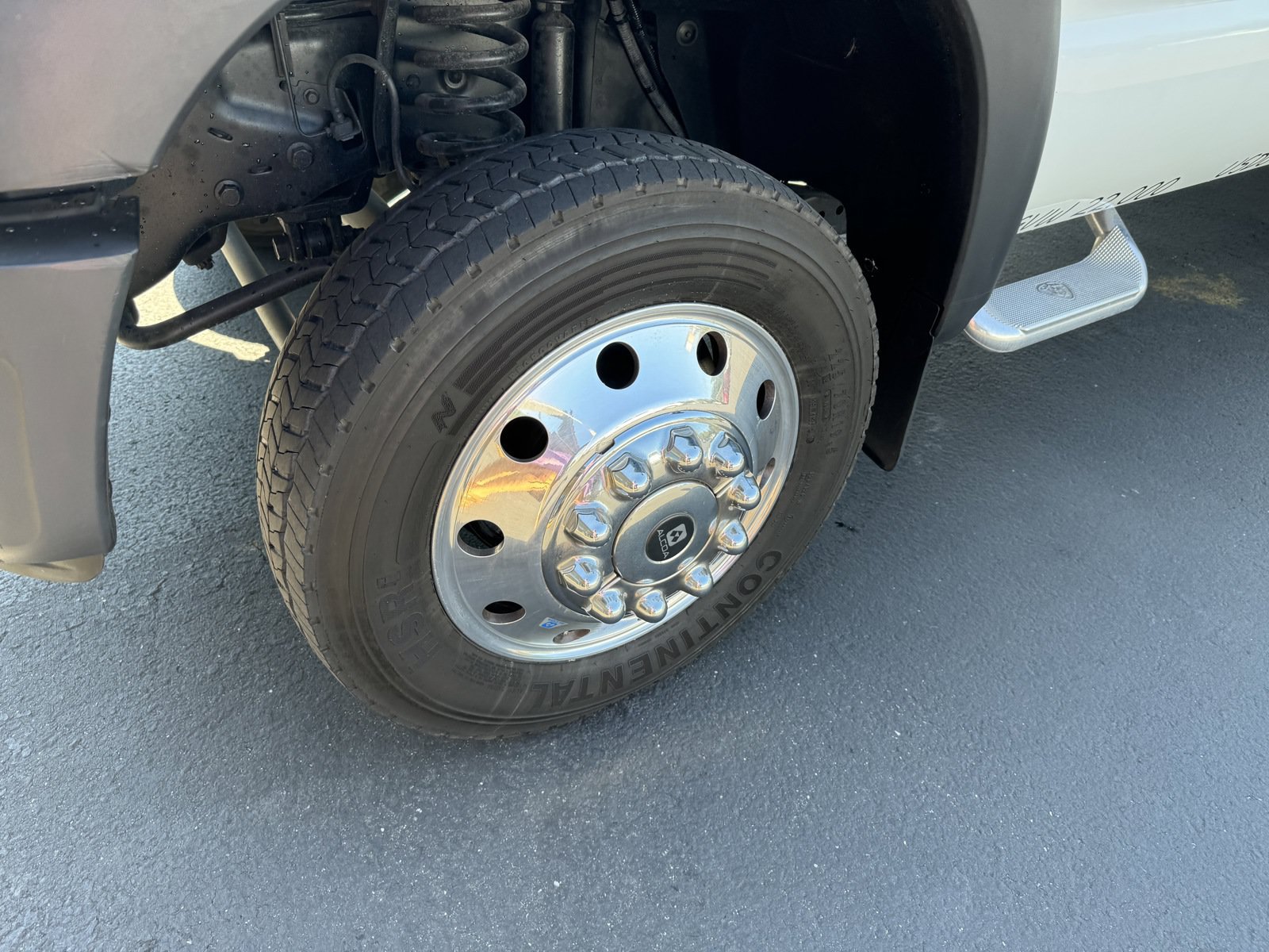 Used 2015 Ford F550 2WD Regular Cab Super Duty image 11
