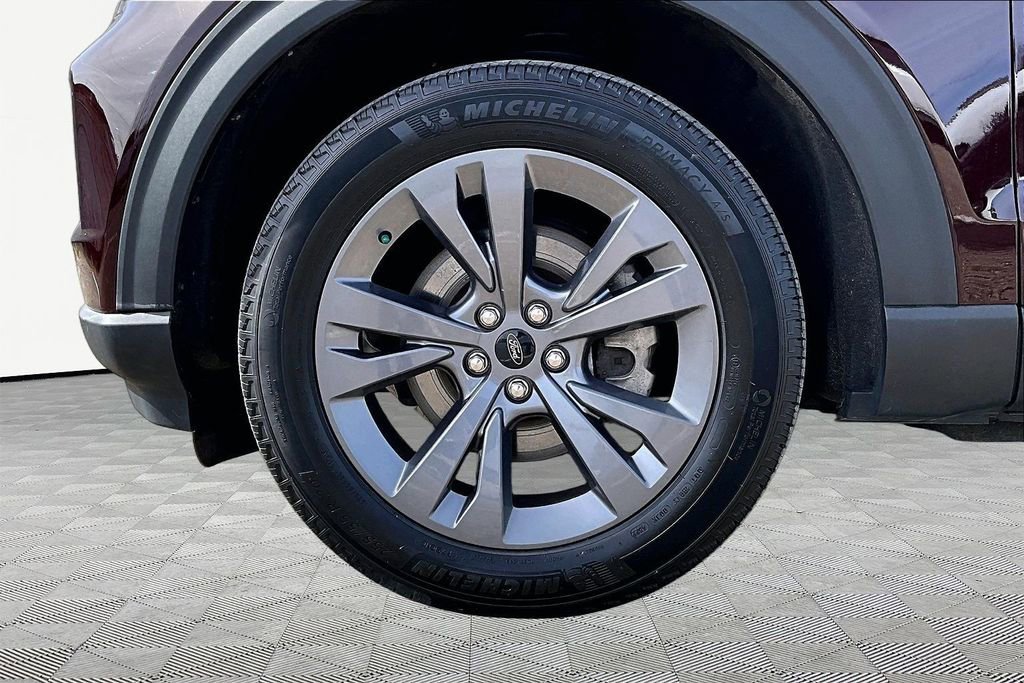 Certified 2022 Ford Explorer XLT w/ Equipment Group 202A image 9