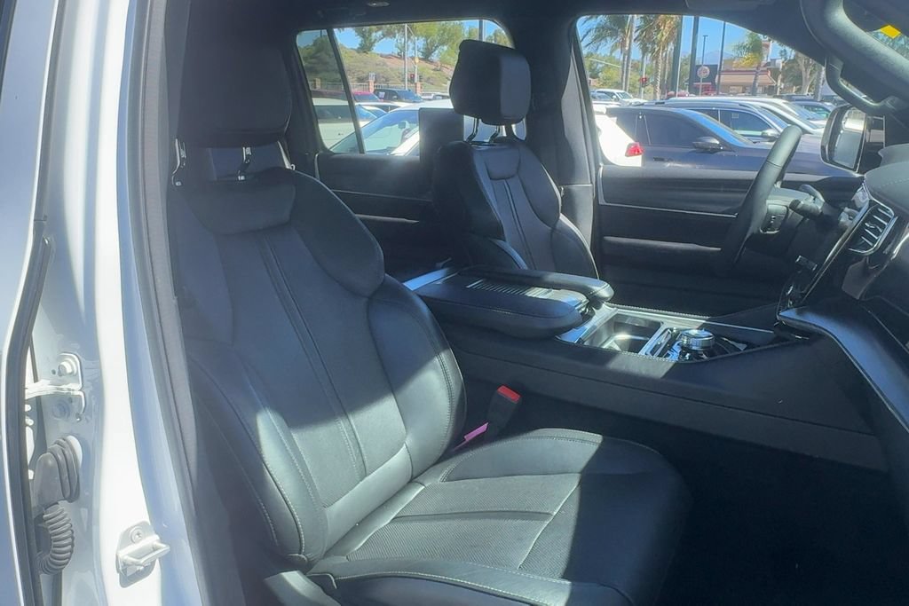 Used 2023 Jeep Wagoneer Series III w/ Rear Seat Video Group 1 AWD/4WD image 15