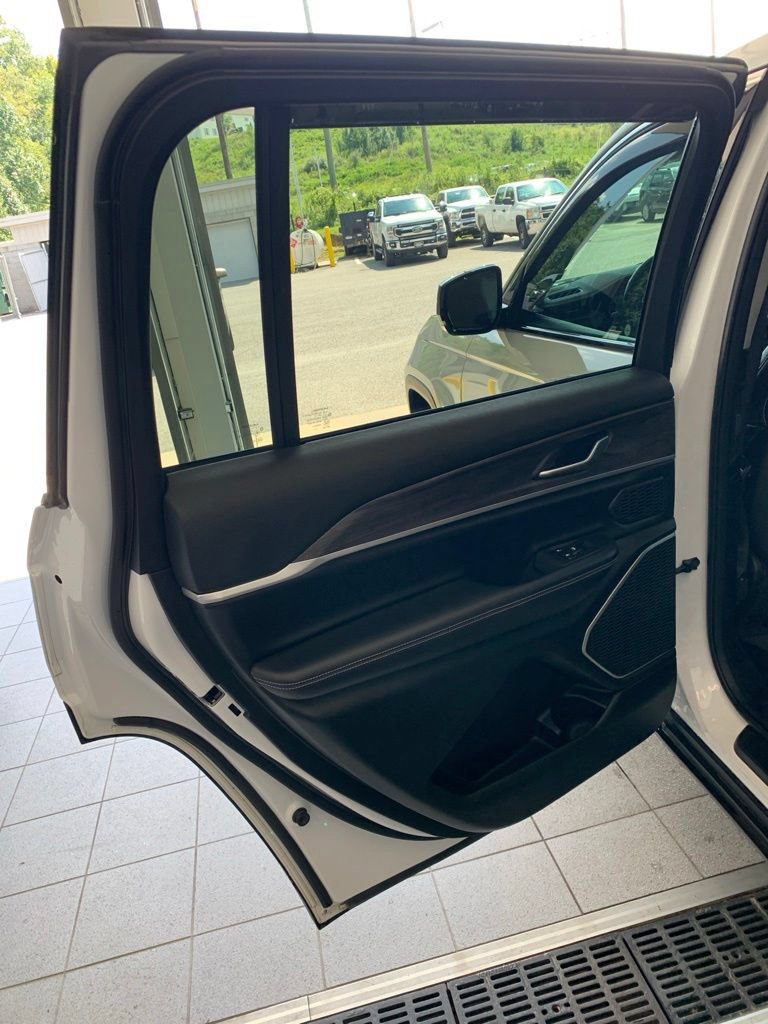 Used 2021 Jeep Grand Cherokee L Limited AWD/4WD image 7