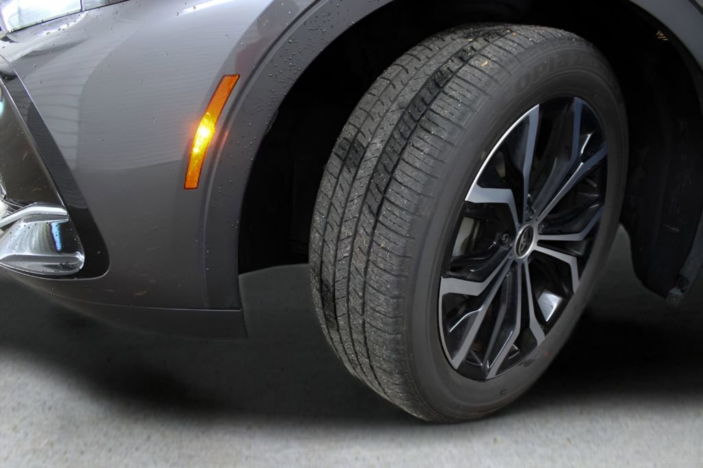 Used 2023 Toyota Crown Limited image 40