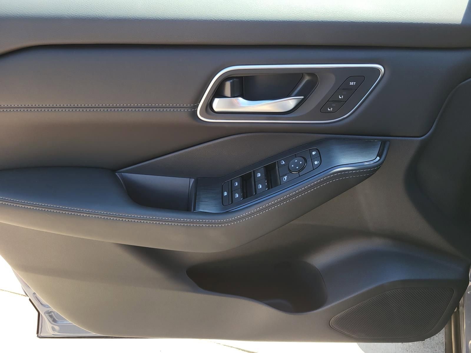 New 2026 Nissan Rogue Platinum AWD/4WD image 19