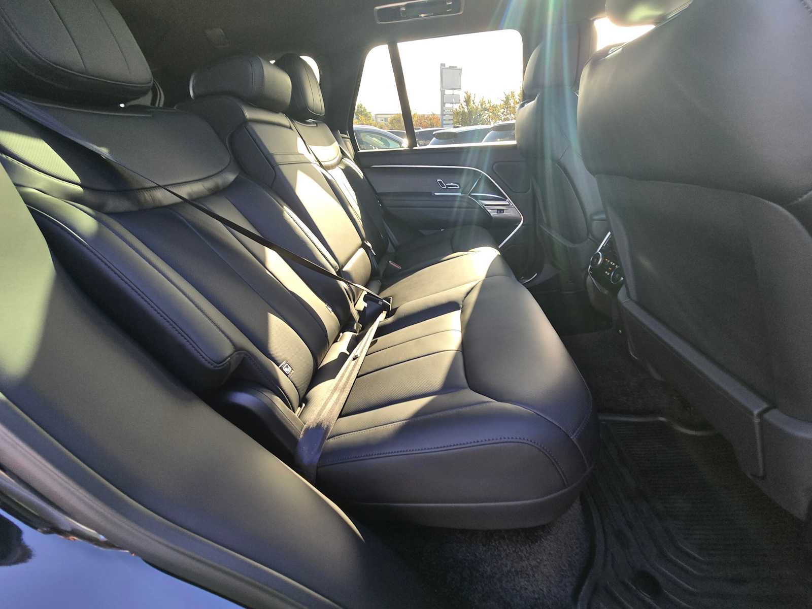 New 2025 Land Rover Range Rover SE AWD/4WD image 14