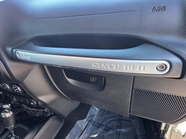 Used 2012 Jeep Wrangler Sahara image 33