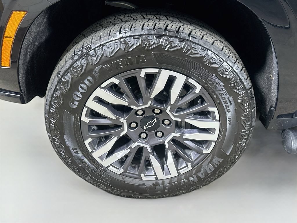 Used 2026 Chevrolet Tahoe Z71 w/ Comfort Package AWD/4WD image 8