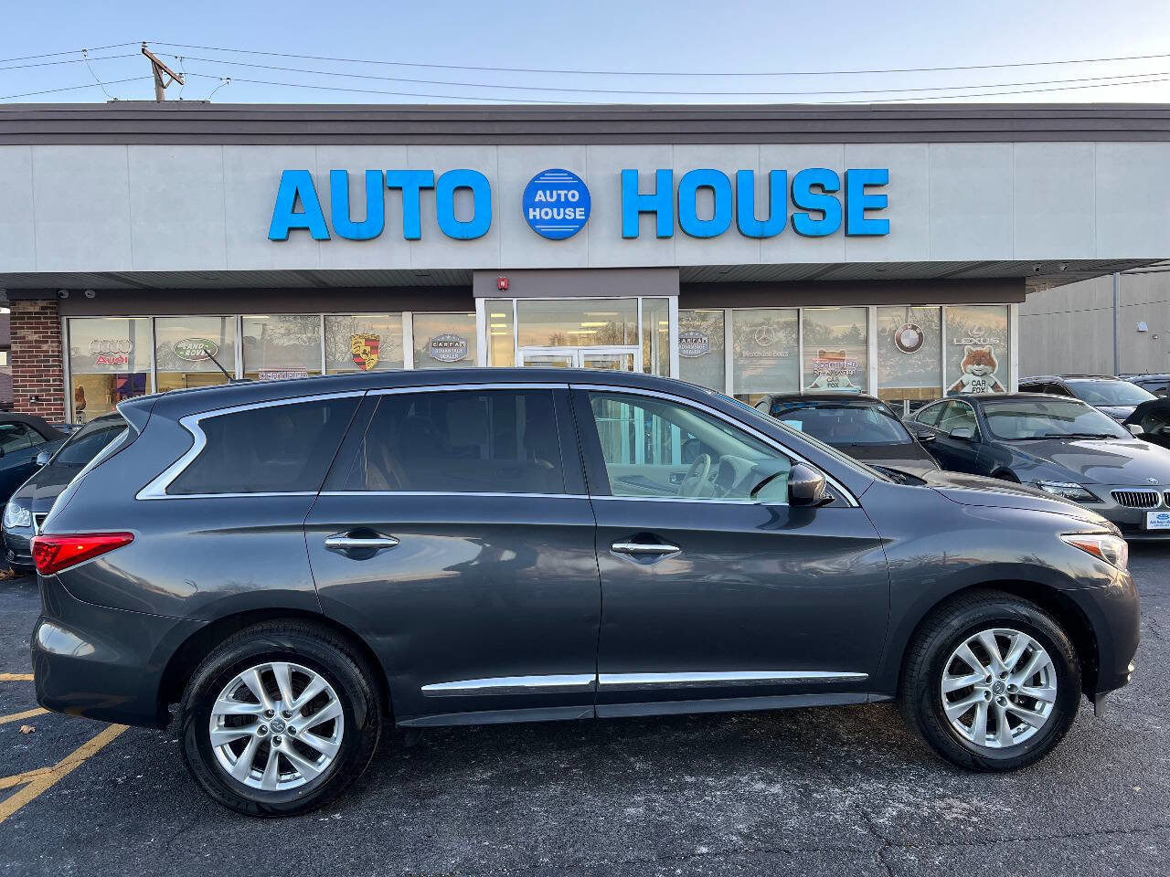 Used 2013 INFINITI JX35 Base AWD 4dr SUV w/ Cargo Pkg image 9