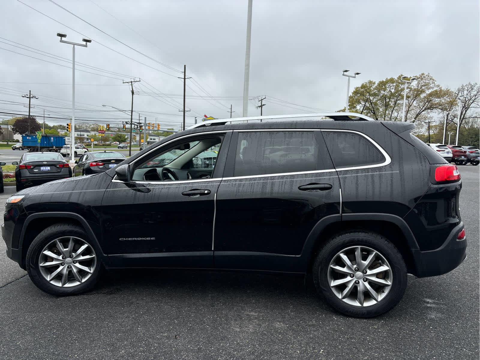 Used 2018 Jeep Cherokee Limited AWD/4WD image 6