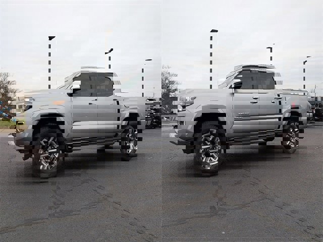 Used 2017 Toyota Tacoma Limited image 3