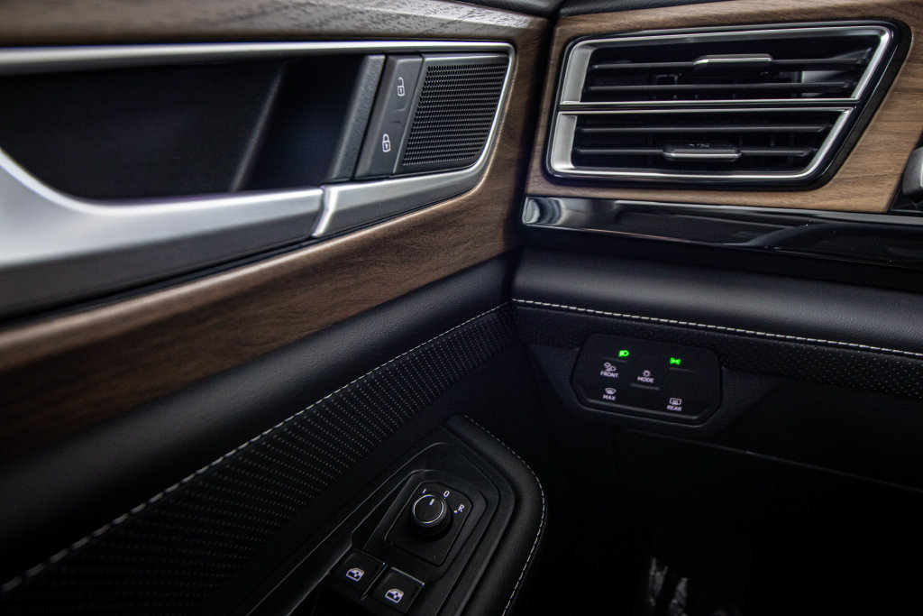 New 2026 Volkswagen Atlas SE FWD image 36