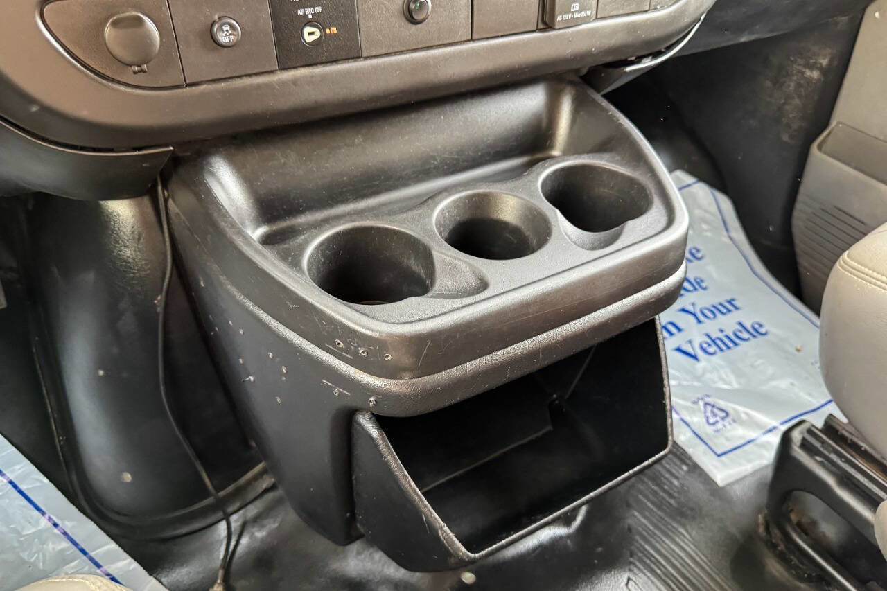 Used 2016 Chevrolet Express 3500 LS image 27