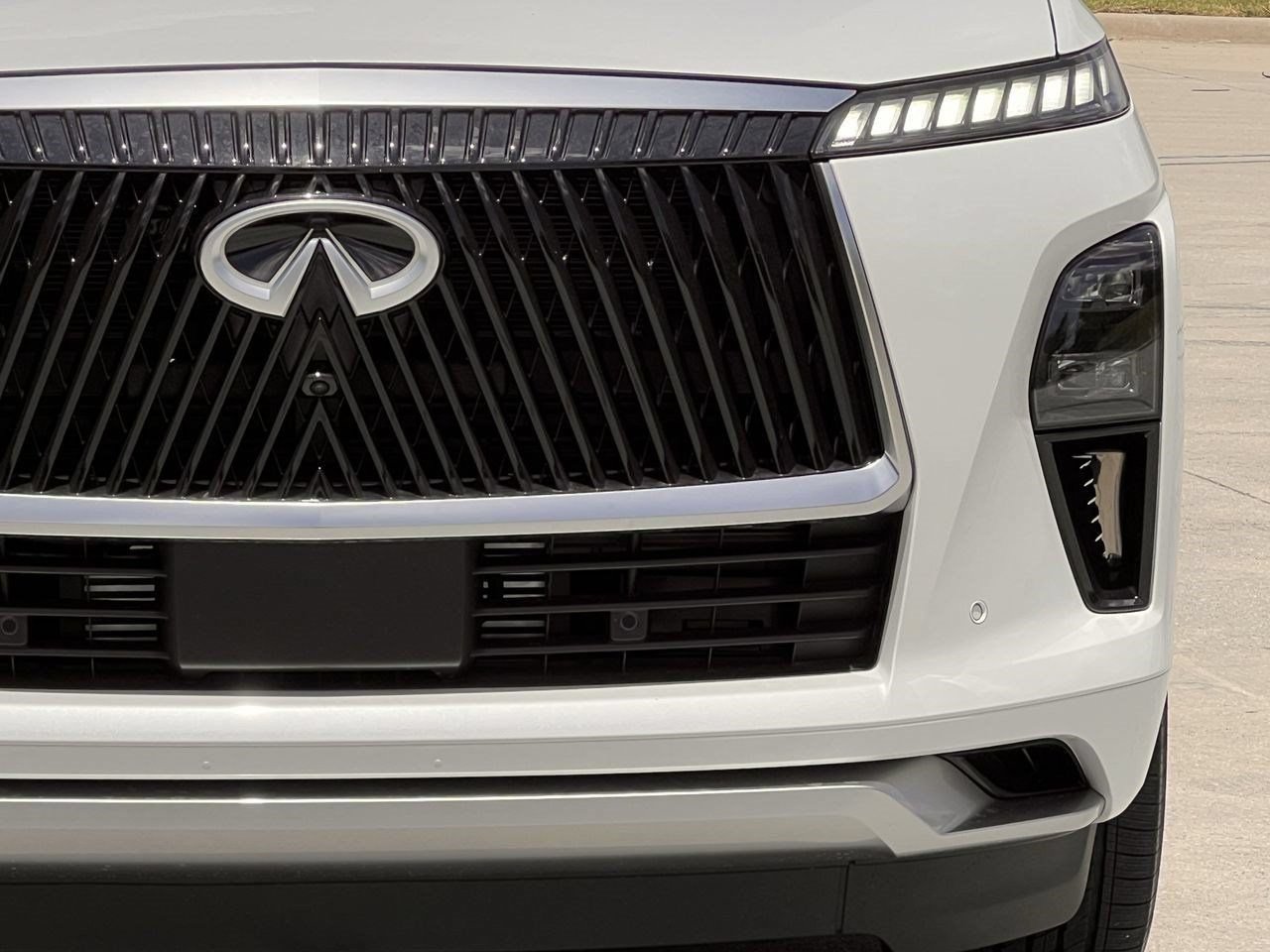 New 2027 INFINITI QX80 Luxe w/ Exterior Package RWD image 8