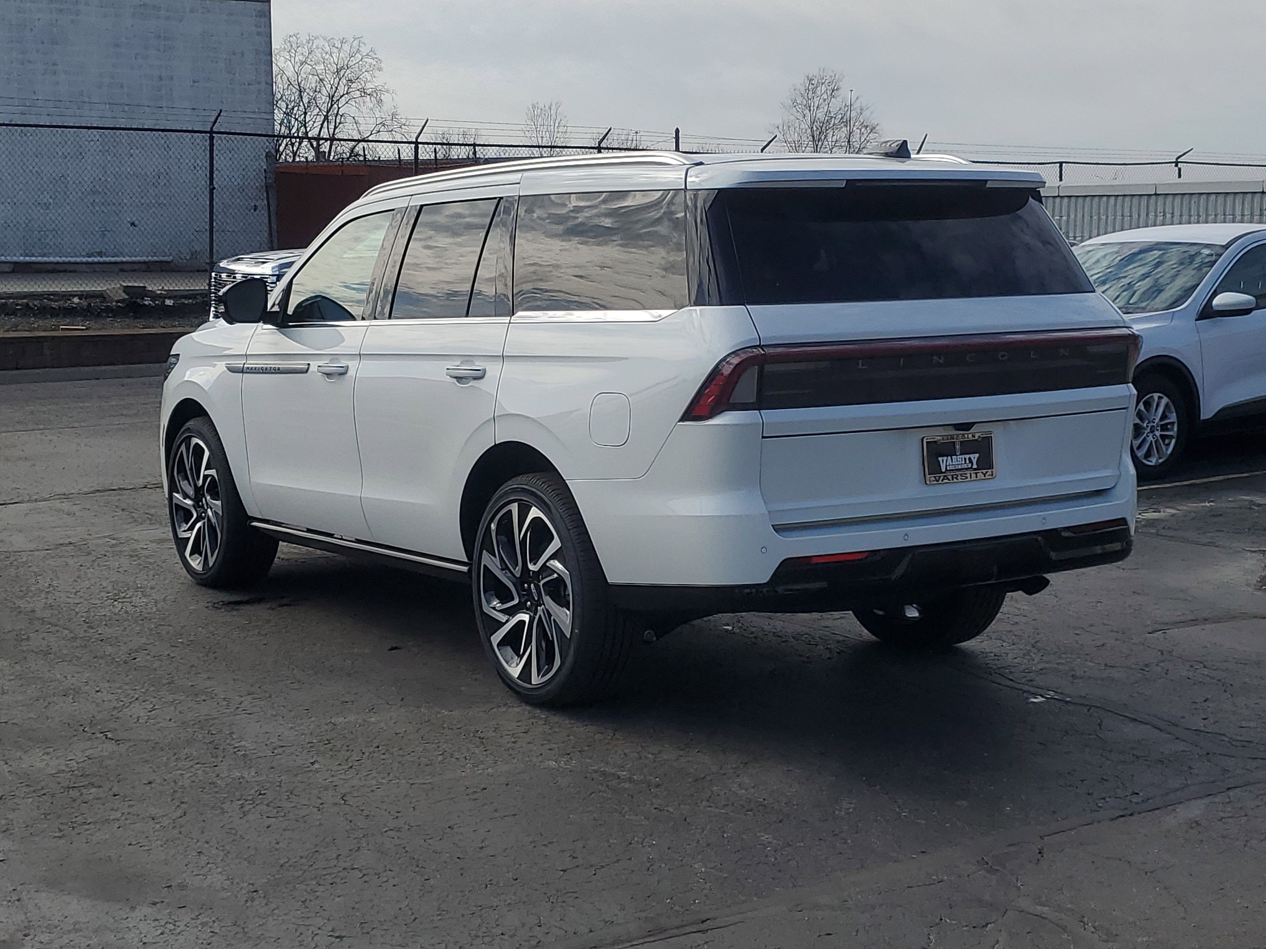 New 2026 Lincoln Navigator Reserve image 3