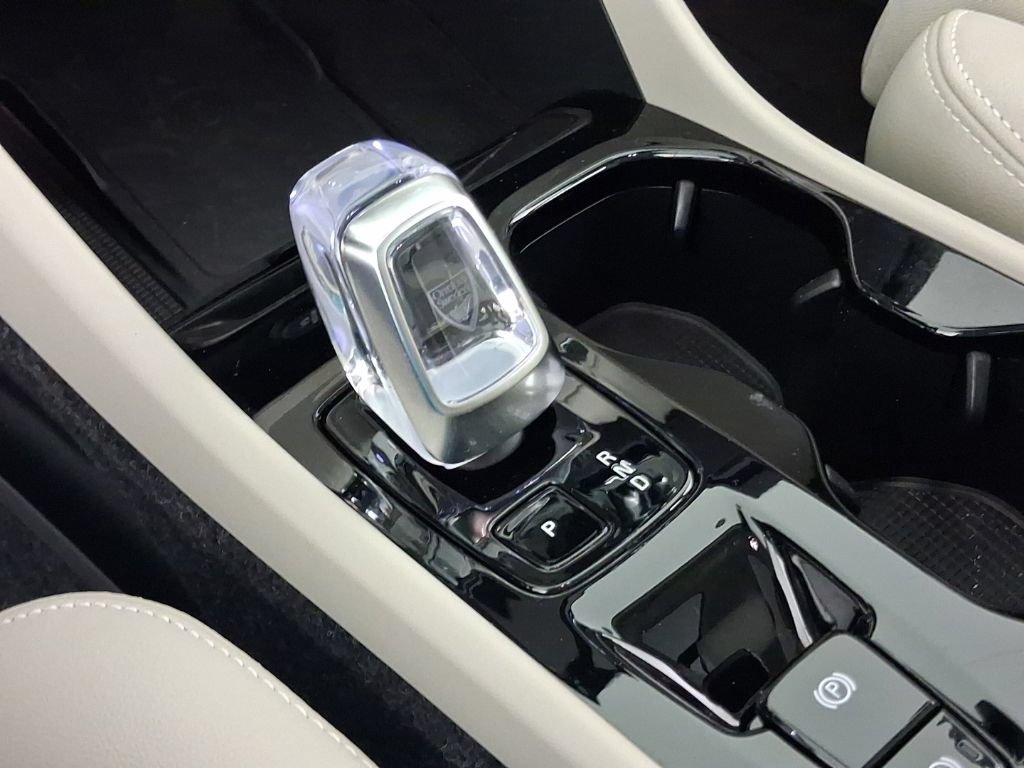 Certified 2026 Volvo XC40 B5 Plus AWD/4WD image 26