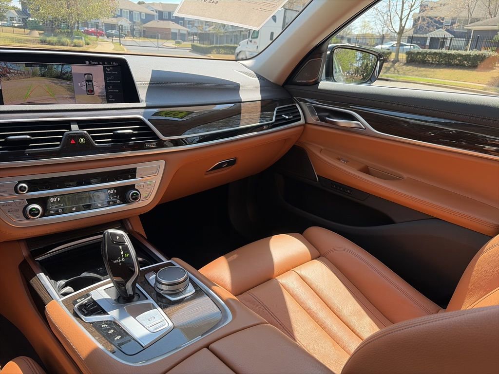 Used 2022 BMW 740i image 16
