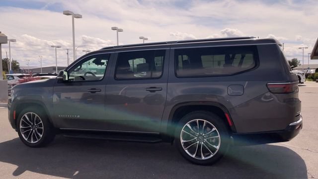 Used 2023 Jeep Wagoneer L Series II w/ Premium Group I AWD/4WD image 7