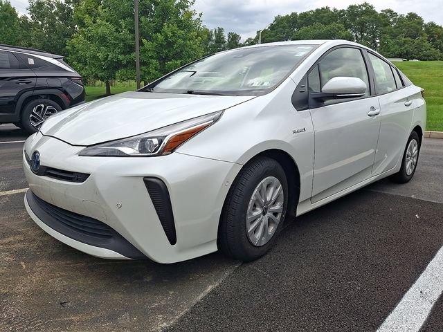 Used 2022 Toyota Prius LE FWD image 2