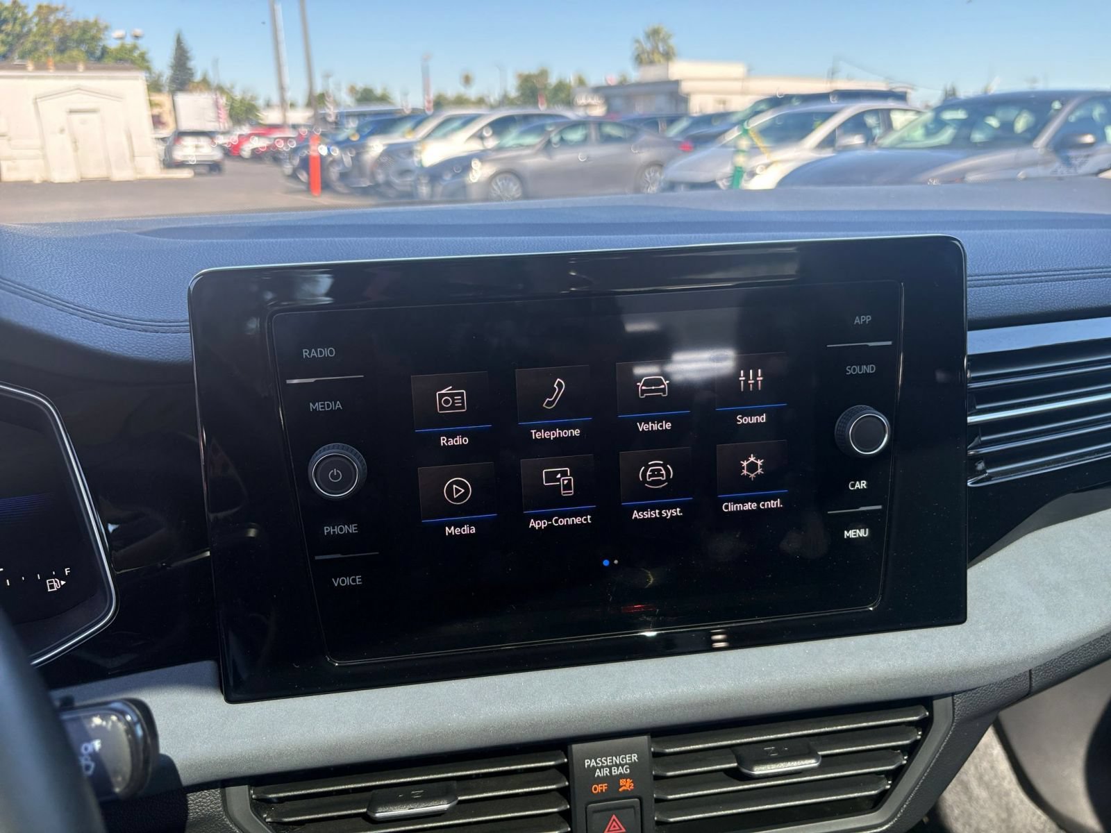 Used 2025 Volkswagen Jetta SE FWD image 21