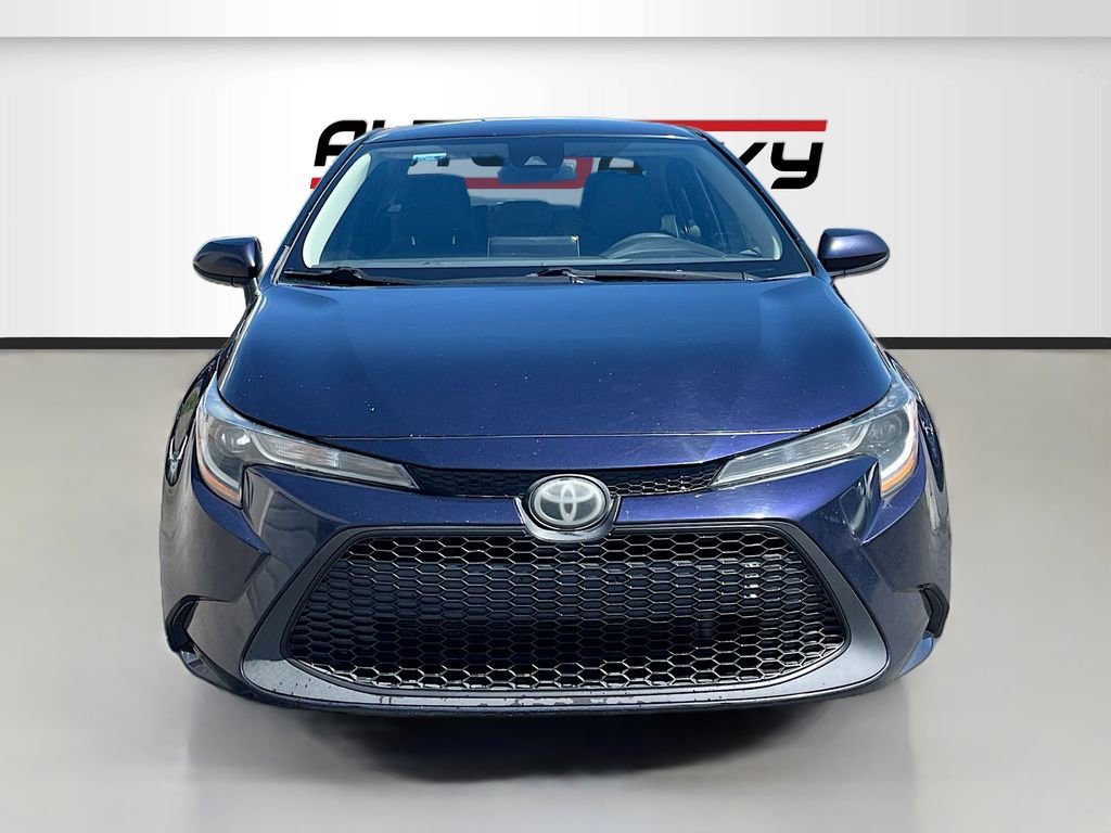 Used 2021 Toyota Corolla LE FWD image 2