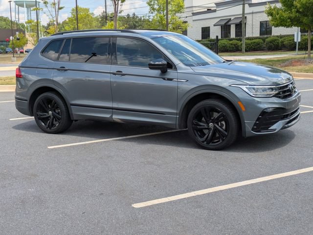 Used 2023 Volkswagen Tiguan SE R-Line FWD image 2